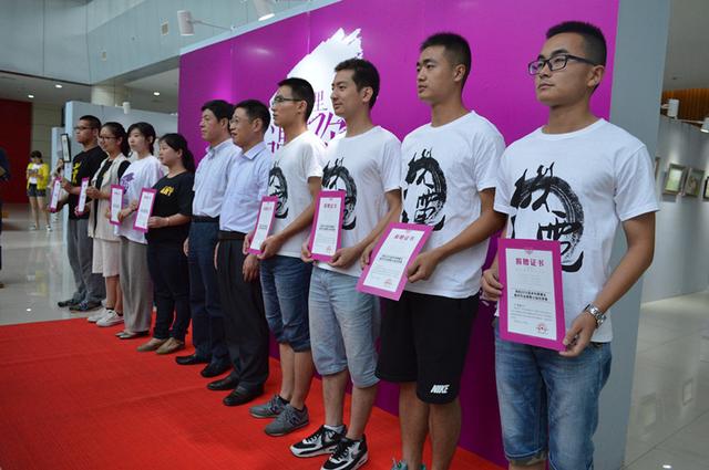 88858cc永利官网首次公益拍卖结业生艺术作品