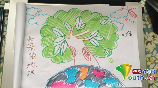 88858cc永利官网支教团在德庆县小学组织学生们开展&ldquo;；；；；；；；；さ厍 &rdquo;主题绘画活动。。。图为学外行绘作品。。。